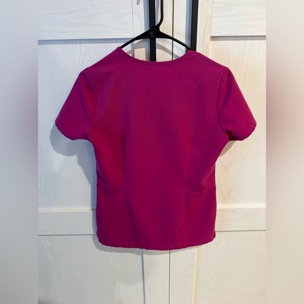 Figs Women’s Raspberry Sorbet Scrub Set-XS/tall Kade Cargo Pants; XXS Casma top - Picture 3 of 13